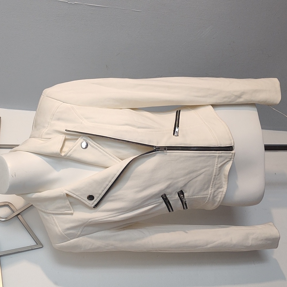 BEBE Chic Cream Jacket with Zipper Accents Full Linen